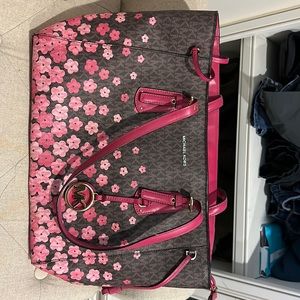 Michael Kors purse. Used but great condition.